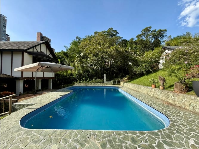 Casa de 6 alcobas en venta en El Poblado, Medellín, 800 m² · foto 6 de 24