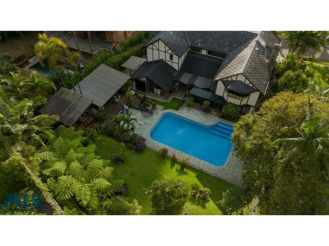 Casa de 6 alcobas en venta en El Poblado, Medellín, 800 m² · foto 7 de 24