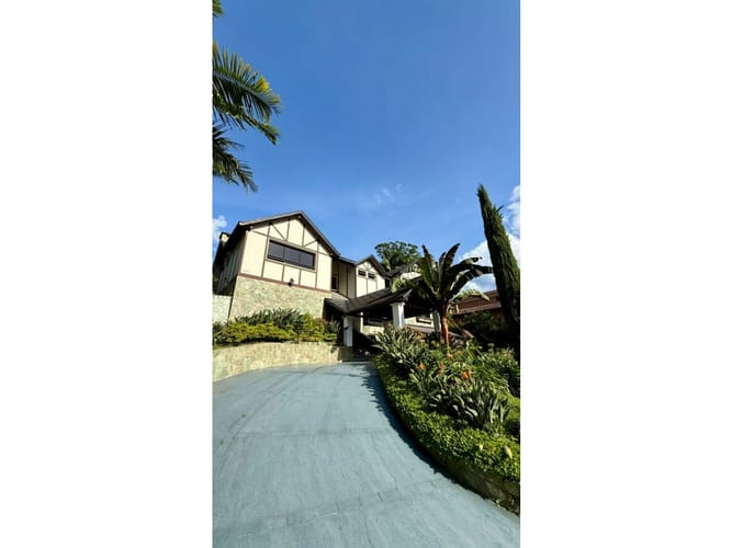 Casa de 6 alcobas en venta en El Poblado, Medellín, 800 m² · foto 21 de 24