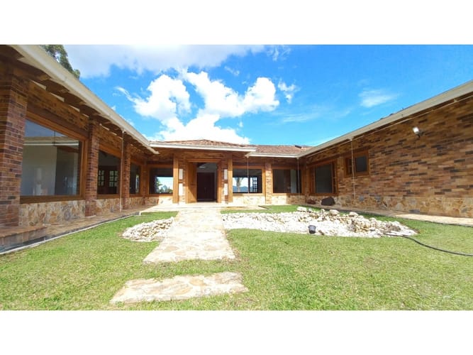 Casa de 5 alcobas en venta en Llano Grande, Rionegro, 350 m² · foto 3 de 24