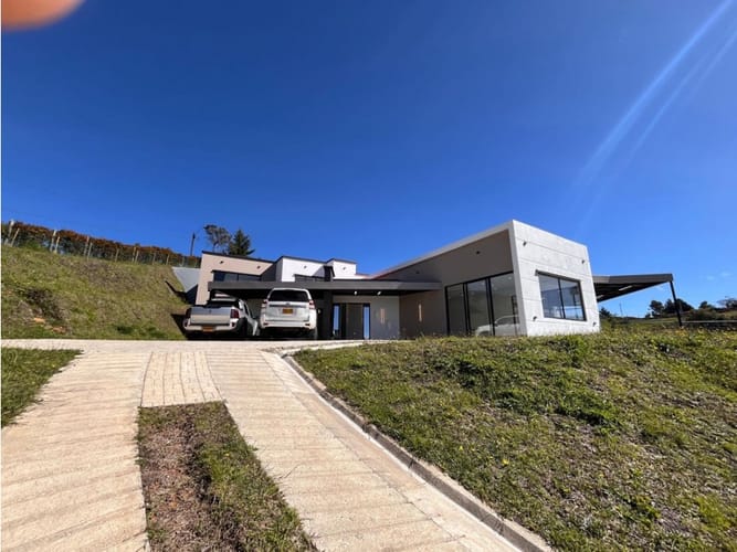 Casa de 4 alcobas en venta en Belen, Marinilla, 400 m² · foto 1 de 14