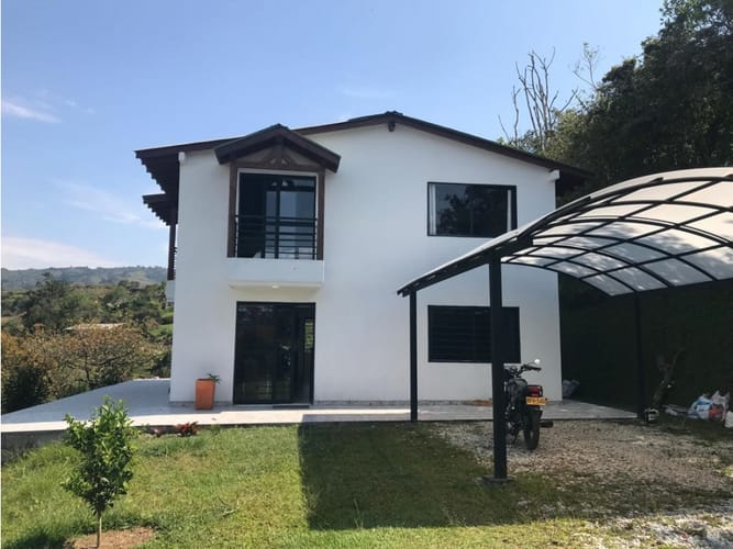 Casa de 4 alcobas en venta en Santa Cruz, Marinilla, 200 m² · foto 2 de 9