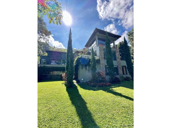 Casa de 5 alcobas en venta en Escobero, Envigado, 849 m² · foto 2 de 24
