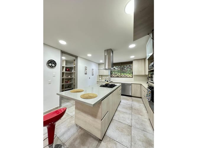 Casa de 5 alcobas en venta en Escobero, Envigado, 849 m² · foto 9 de 24