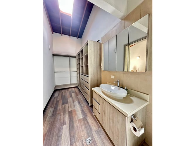 Casa de 5 alcobas en venta en Escobero, Envigado, 849 m² · foto 16 de 24