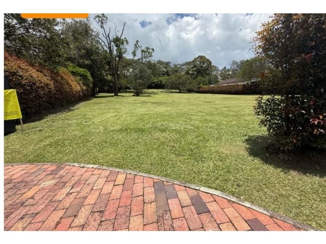 Lote en venta en Llano Grande, Rionegro, 2456 m² · foto 3 de 3
