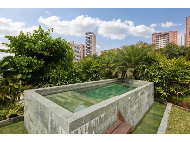 Apartamento de 3 alcobas en venta en El Poblado, Medellín, 574 m² · foto 3 de 24
