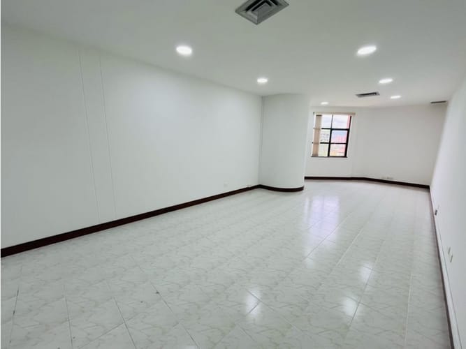 Oficina en venta en El Diamante No. 2, Medellín, 47 m² · foto 2 de 13