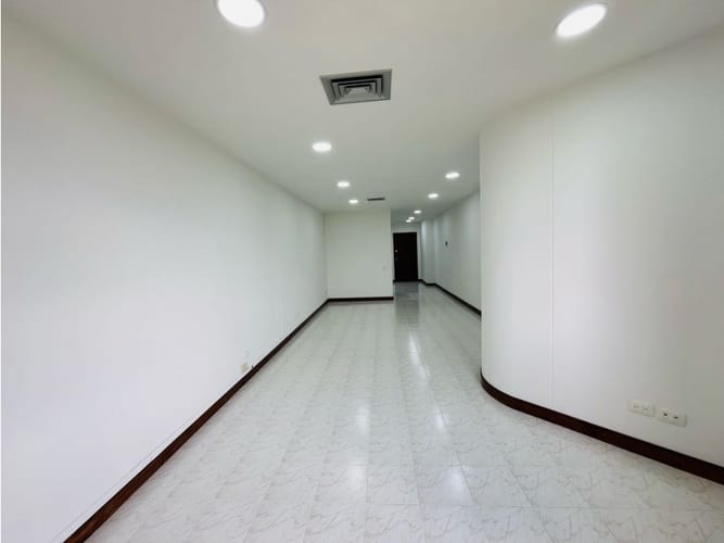 Oficina en venta en El Diamante No. 2, Medellín, 47 m² · foto 4 de 13