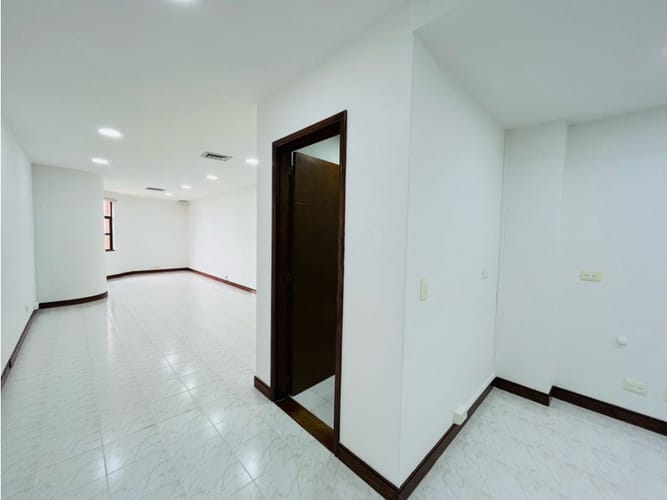 Oficina en venta en El Diamante No. 2, Medellín, 47 m² · foto 5 de 13