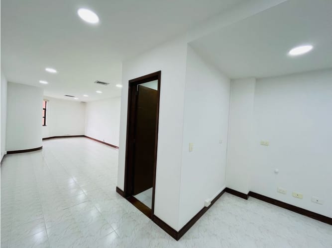 Oficina en venta en El Diamante No. 2, Medellín, 47 m² · foto 8 de 13