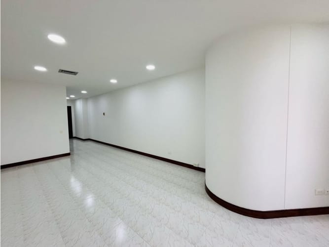 Oficina en venta en El Diamante No. 2, Medellín, 47 m² · foto 10 de 13