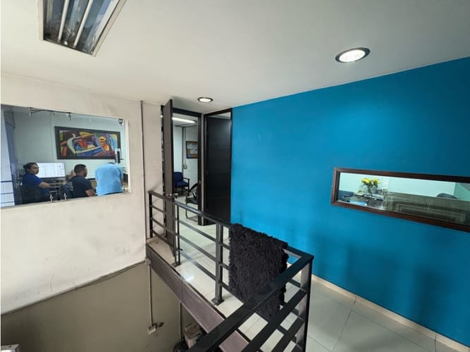 Local en venta en Laureles, Medellín, 486 m² · foto 10 de 16