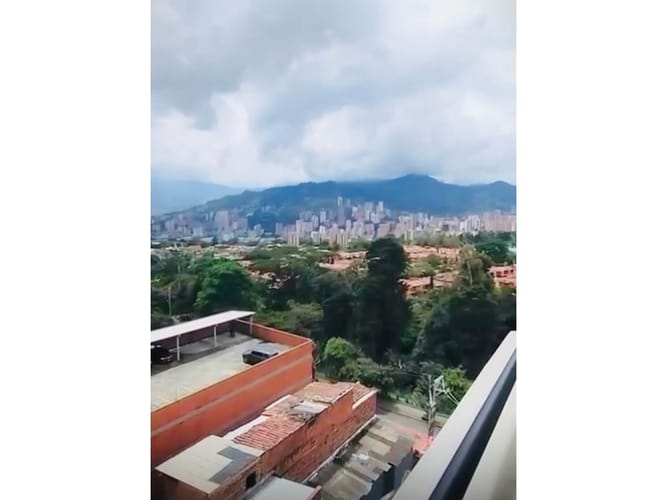 Apartamento de 2 alcobas en venta en Urbanizacion Arcoiris, Medellín, 57 m² · foto 2 de 19