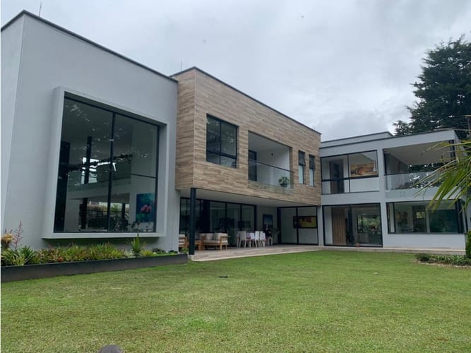 Casa de 6 alcobas en venta en Las Palmas, Medellín, 580 m² · foto 2 de 24