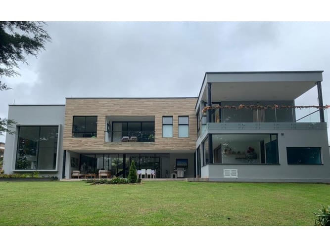 Casa de 6 alcobas en venta en Las Palmas, Medellín, 580 m² · foto 3 de 24