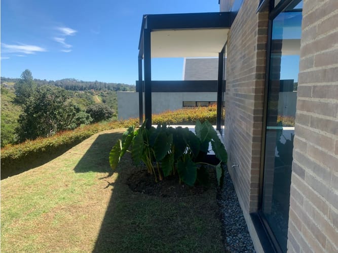 Casa de 4 alcobas en arriendo en Las Palmas, Medellín, 260 m² · foto 5 de 24