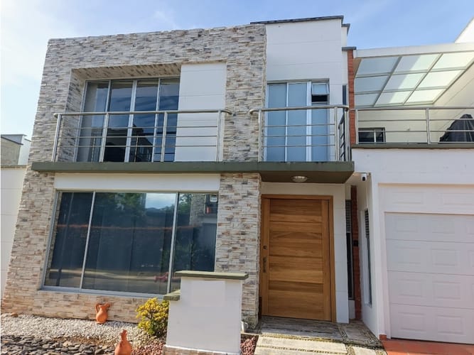 Casa de 4 alcobas en venta en La Ceja, 184 m² · foto 1 de 24