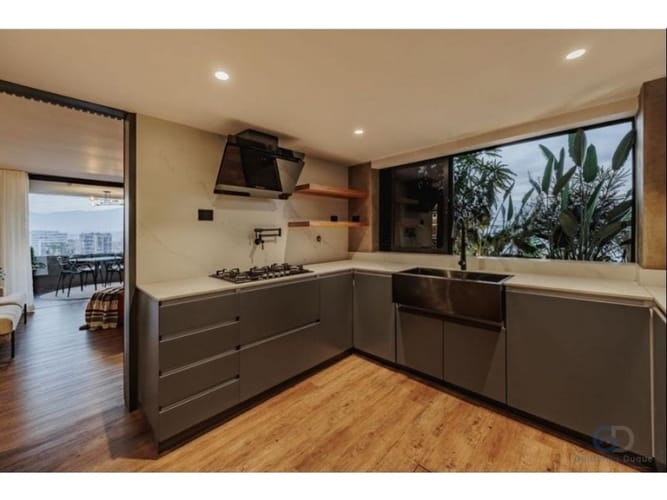 Apartamento de 3 alcobas en arriendo en El Poblado, Medellín, 180 m² · foto 9 de 24