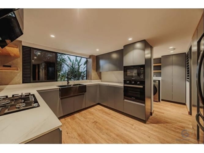 Apartamento de 3 alcobas en arriendo en El Poblado, Medellín, 180 m² · foto 18 de 24