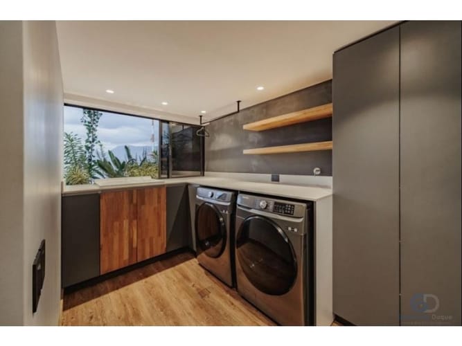 Apartamento de 3 alcobas en arriendo en El Poblado, Medellín, 180 m² · foto 21 de 24
