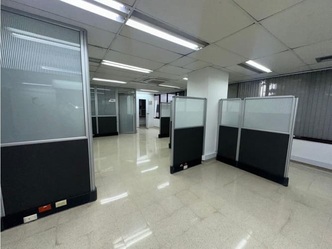 Oficina en arriendo en San Lucas, Medellín, 138 m² · foto 2 de 13