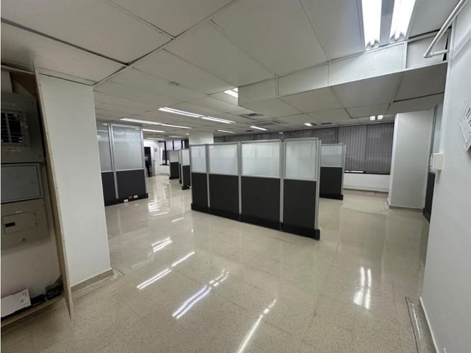 Oficina en arriendo en San Lucas, Medellín, 138 m² · foto 3 de 13