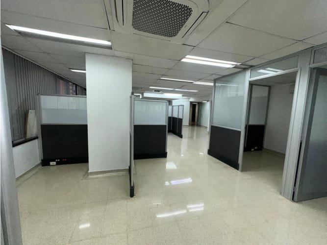 Oficina en arriendo en San Lucas, Medellín, 138 m² · foto 10 de 13