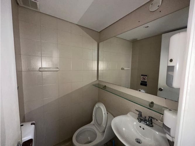 Oficina en arriendo en San Lucas, Medellín, 138 m² · foto 11 de 13