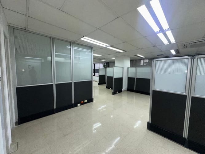 Oficina en arriendo en San Lucas, Medellín, 138 m² · foto 12 de 13