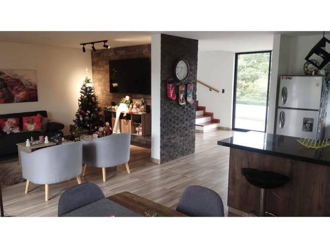 Casa de 5 alcobas en venta en El Porvenir, Guarne, 185 m² · foto 7 de 24