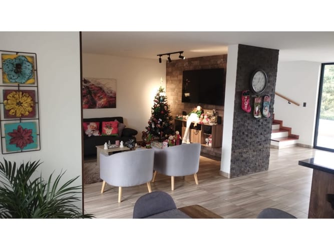 Casa de 5 alcobas en venta en El Porvenir, Guarne, 185 m² · foto 13 de 24