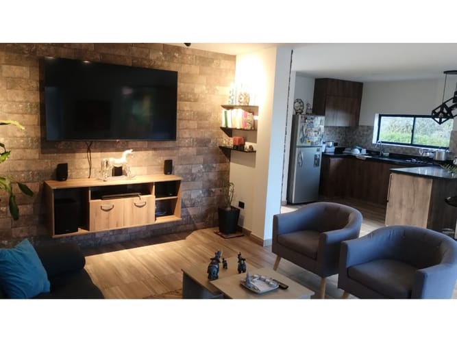 Casa de 5 alcobas en venta en El Porvenir, Guarne, 185 m² · foto 17 de 24