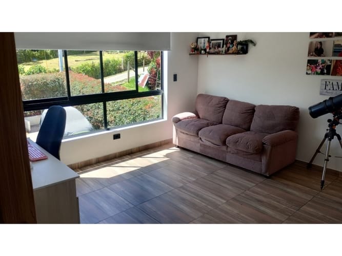 Casa de 5 alcobas en venta en El Porvenir, Guarne, 185 m² · foto 18 de 24