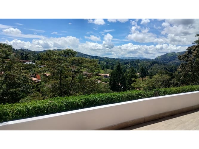 Casa de 5 alcobas en venta en El Porvenir, Guarne, 185 m² · foto 24 de 24