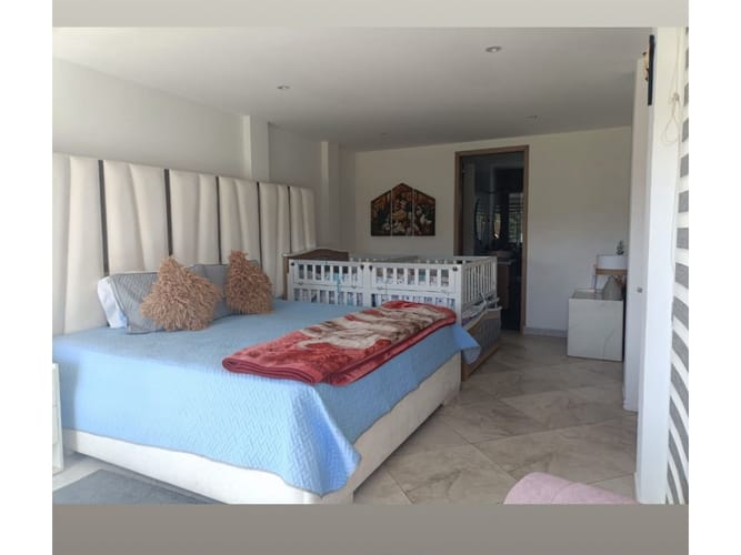 Casa de 5 alcobas en venta en La Industrial, Marinilla, 370 m² · foto 5 de 6