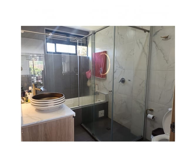 Casa de 5 alcobas en venta en La Industrial, Marinilla, 370 m² · foto 6 de 6
