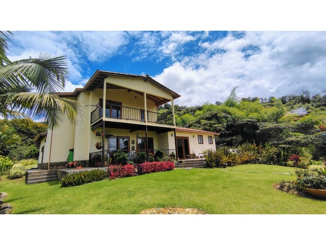Casa de 3 alcobas en venta en Cuatro Esquinas, El Retiro, 220 m² · foto 2 de 24