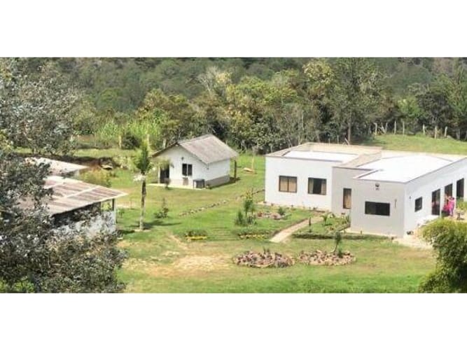 Casa de 5 alcobas en venta en El Porvenir, Guarne, 200 m² · foto 2 de 12