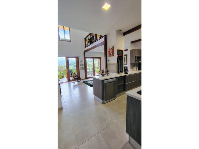 Casa de 3 alcobas en venta en Cuatro Esquinas, El Retiro, 220 m² · foto 6 de 24