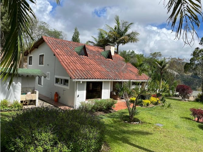 Casa de 5 alcobas en venta en El Porvenir, Guarne, 200 m² · foto 11 de 12