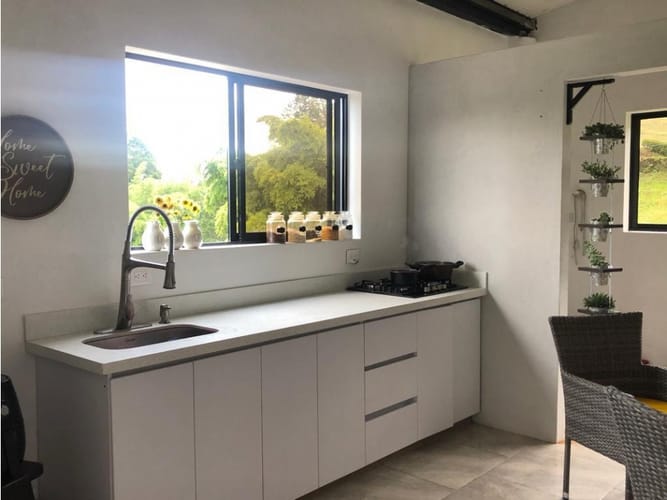 Casa de 3 alcobas en venta en Guarne, 250 m² · foto 4 de 17