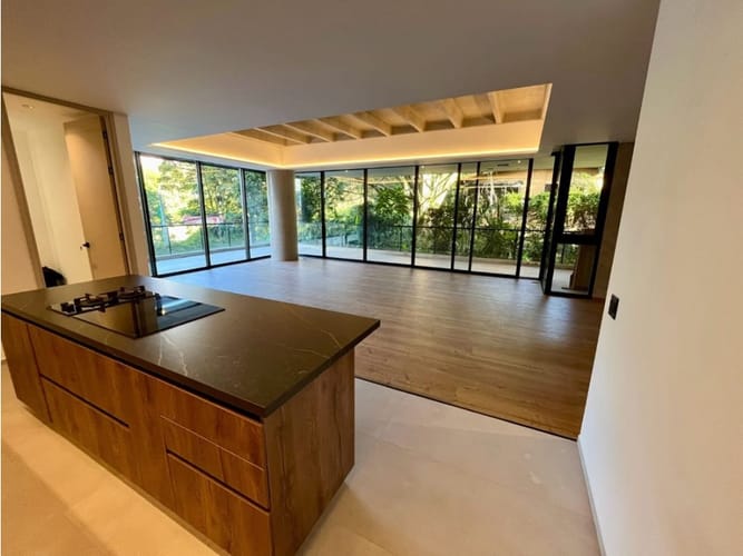 Apartamento de 2 alcobas en venta en San Lucas, Medellín, 240 m² · foto 3 de 24