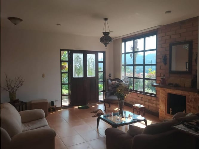Casa de 4 alcobas en venta en El Carmen, El Retiro, 245 m² · foto 2 de 12