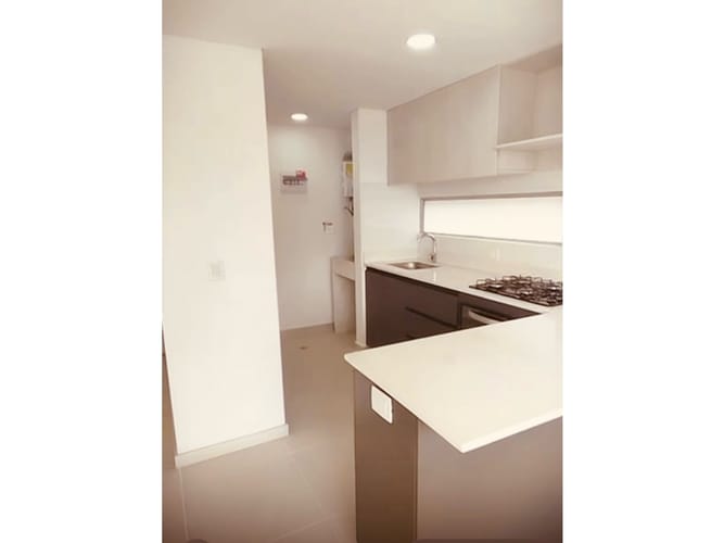 Apartamento de 2 alcobas en venta en Castilla, Itagüí, 62 m² · foto 3 de 13