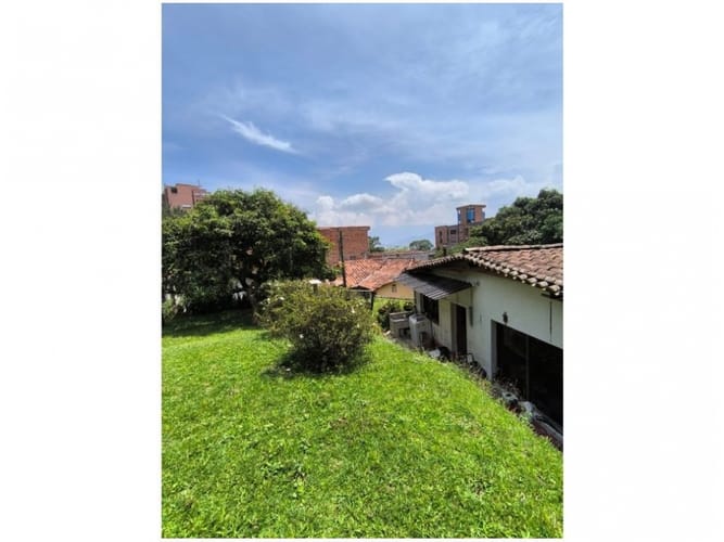 Lote en venta en El Poblado, Medellín, 1184 m² · foto 4 de 4