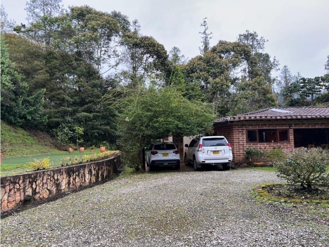 Casa de 3 alcobas en venta en El Retiro, 270 m² · foto 2 de 12