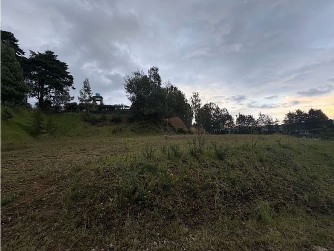 Lote en venta en Media Luna, Envigado, 2795 m² · foto 2 de 3