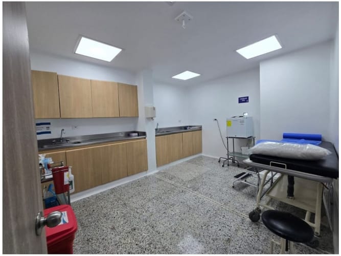Local en venta en La Candelaria, Medellín, 1810 m² · foto 7 de 13