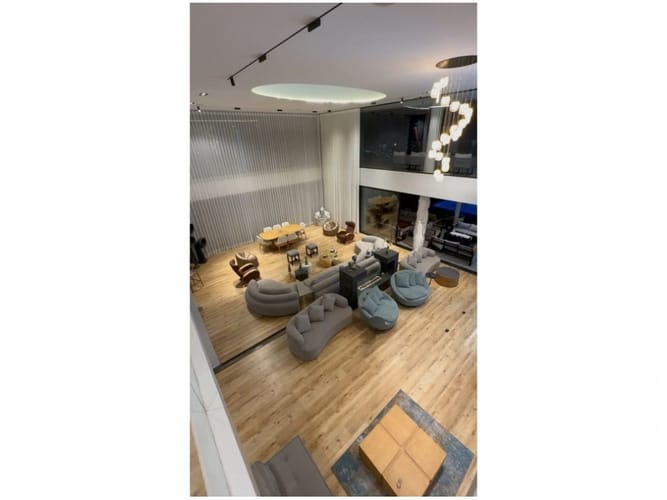 Casa de 13 alcobas en venta en San Diego, Medellín · foto 3 de 16